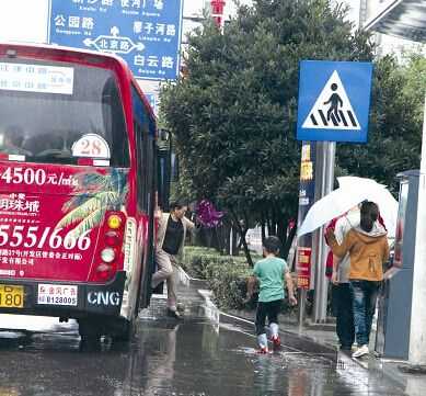 宁波150公交路线（宁波150公交路线一下雨就积水的站台）-图3